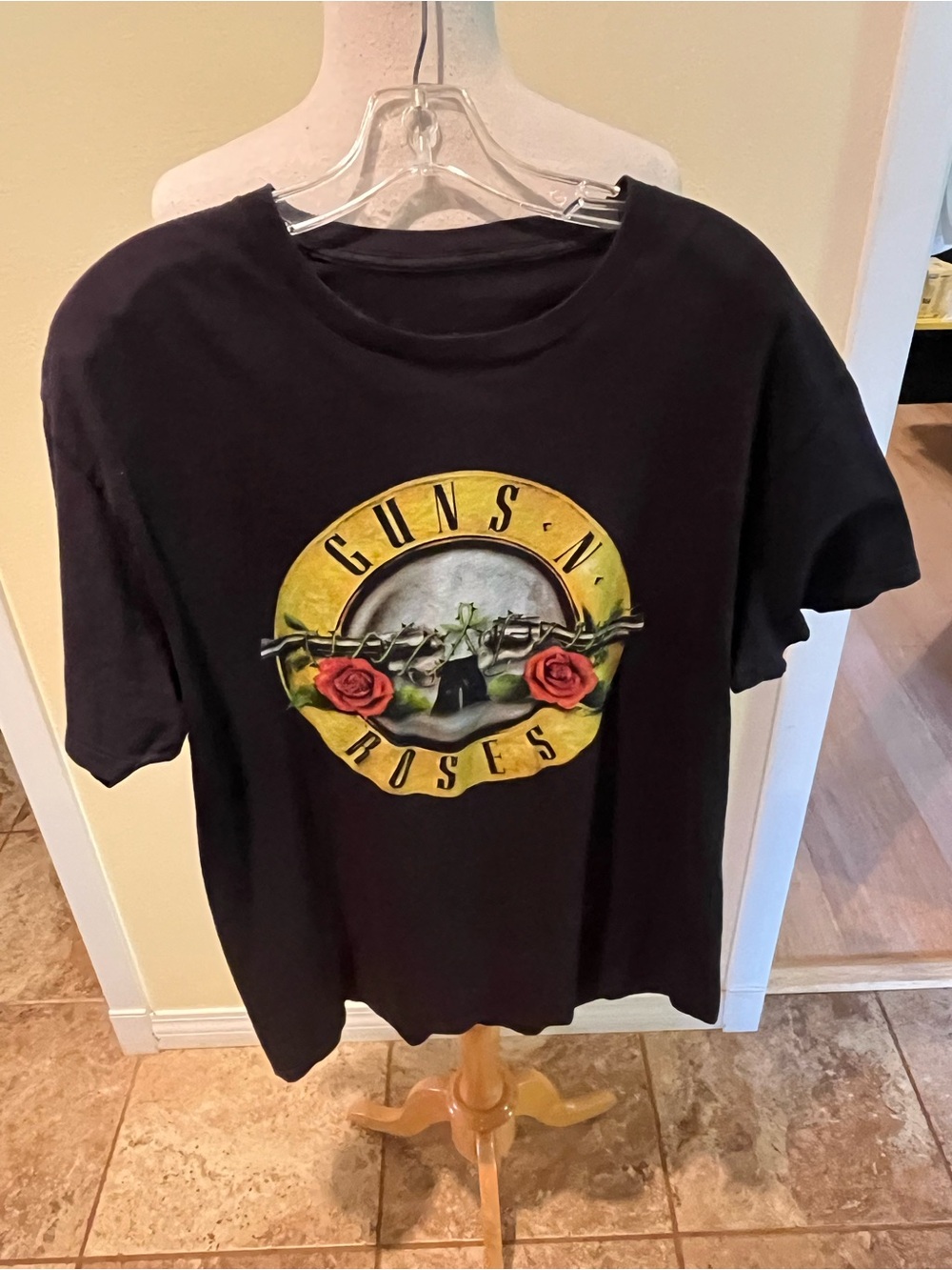 Guns N’ Roses Iconic Bullet Logo Center Black, Comfortable Cotton Men’s Tee l
